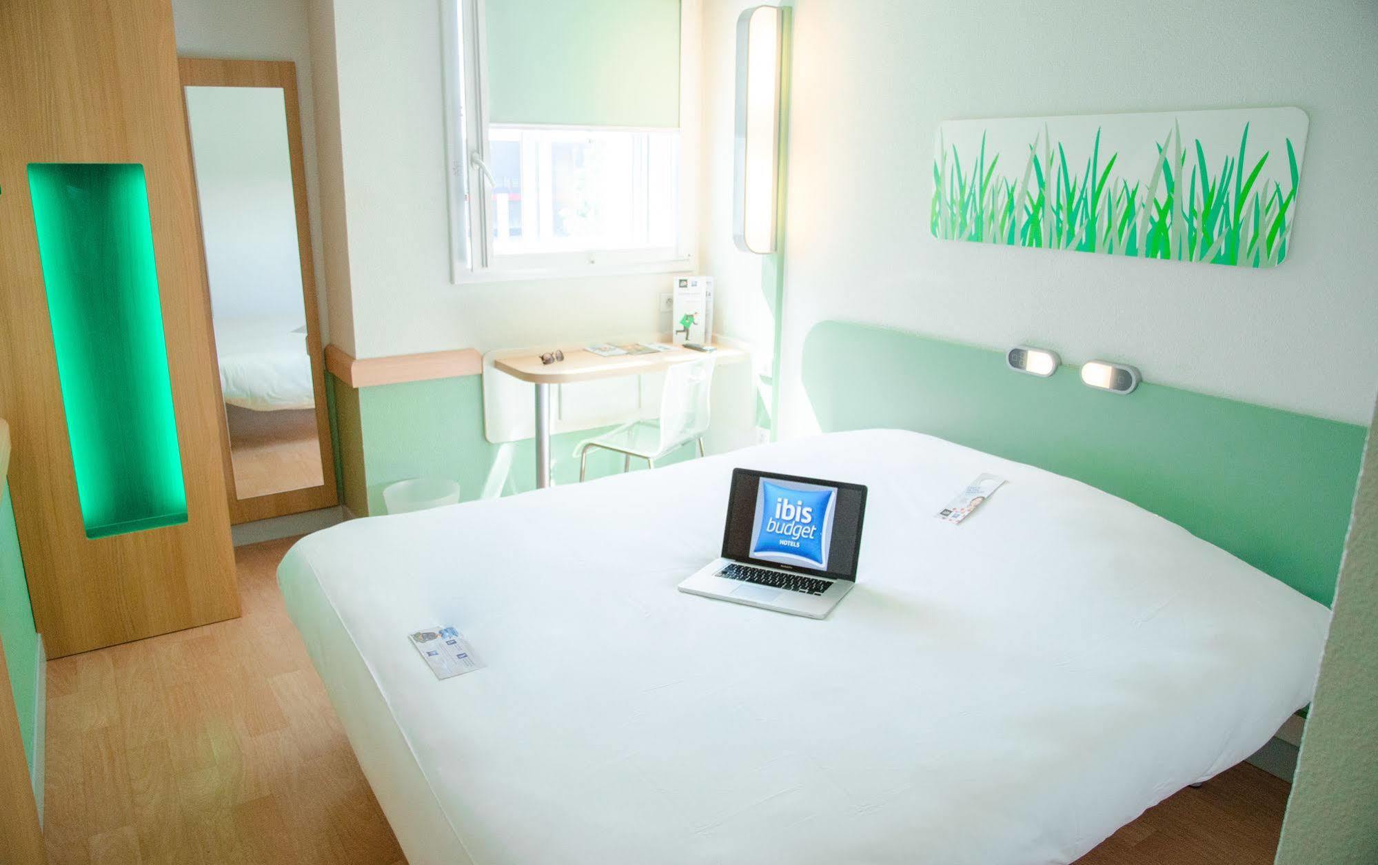 ไอบิส บัดเจ็ต ไอโรปอร์ เลอ บูร์เกต์ กาโรนอร์ Hotel เลอบล็องเมนิล ภายนอก รูปภาพ