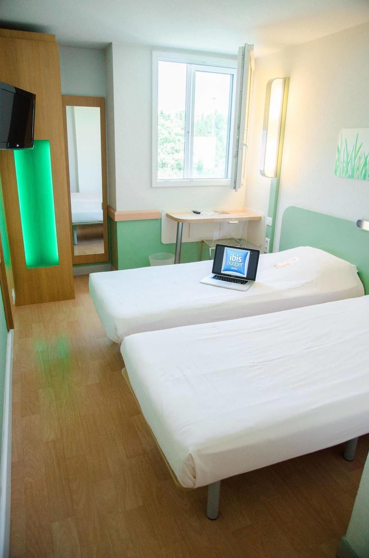 ไอบิส บัดเจ็ต ไอโรปอร์ เลอ บูร์เกต์ กาโรนอร์ Hotel เลอบล็องเมนิล ภายนอก รูปภาพ