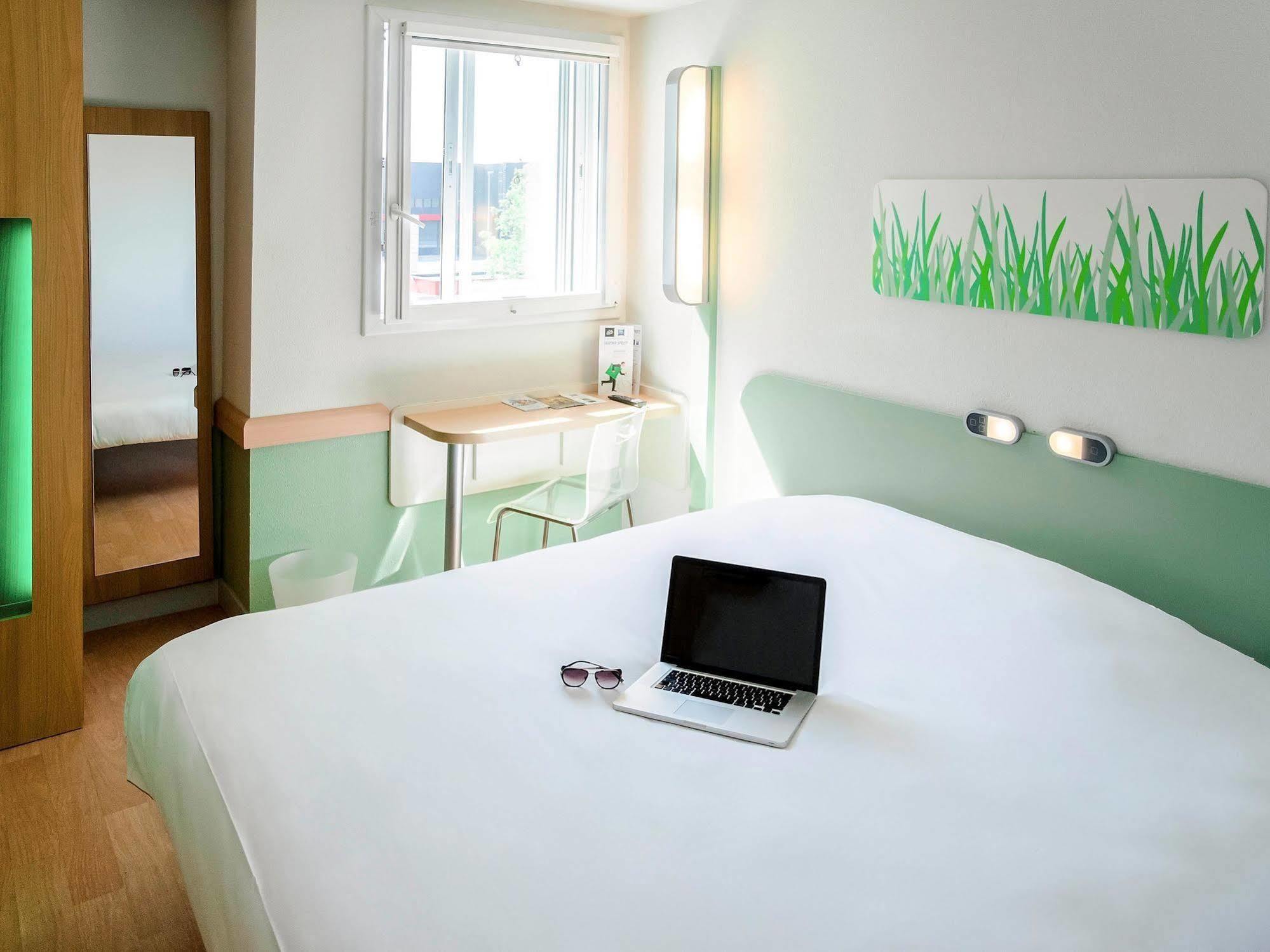 ไอบิส บัดเจ็ต ไอโรปอร์ เลอ บูร์เกต์ กาโรนอร์ Hotel เลอบล็องเมนิล ภายนอก รูปภาพ