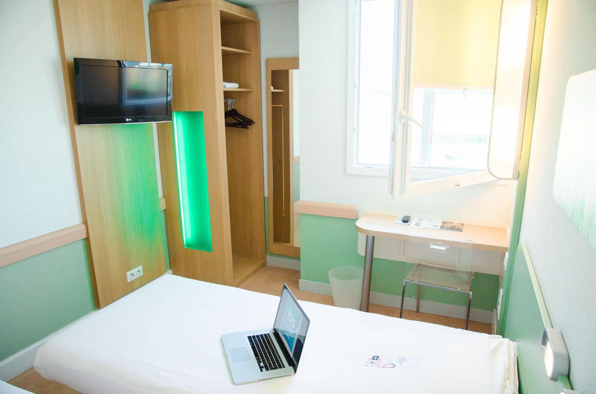 ไอบิส บัดเจ็ต ไอโรปอร์ เลอ บูร์เกต์ กาโรนอร์ Hotel เลอบล็องเมนิล ภายนอก รูปภาพ