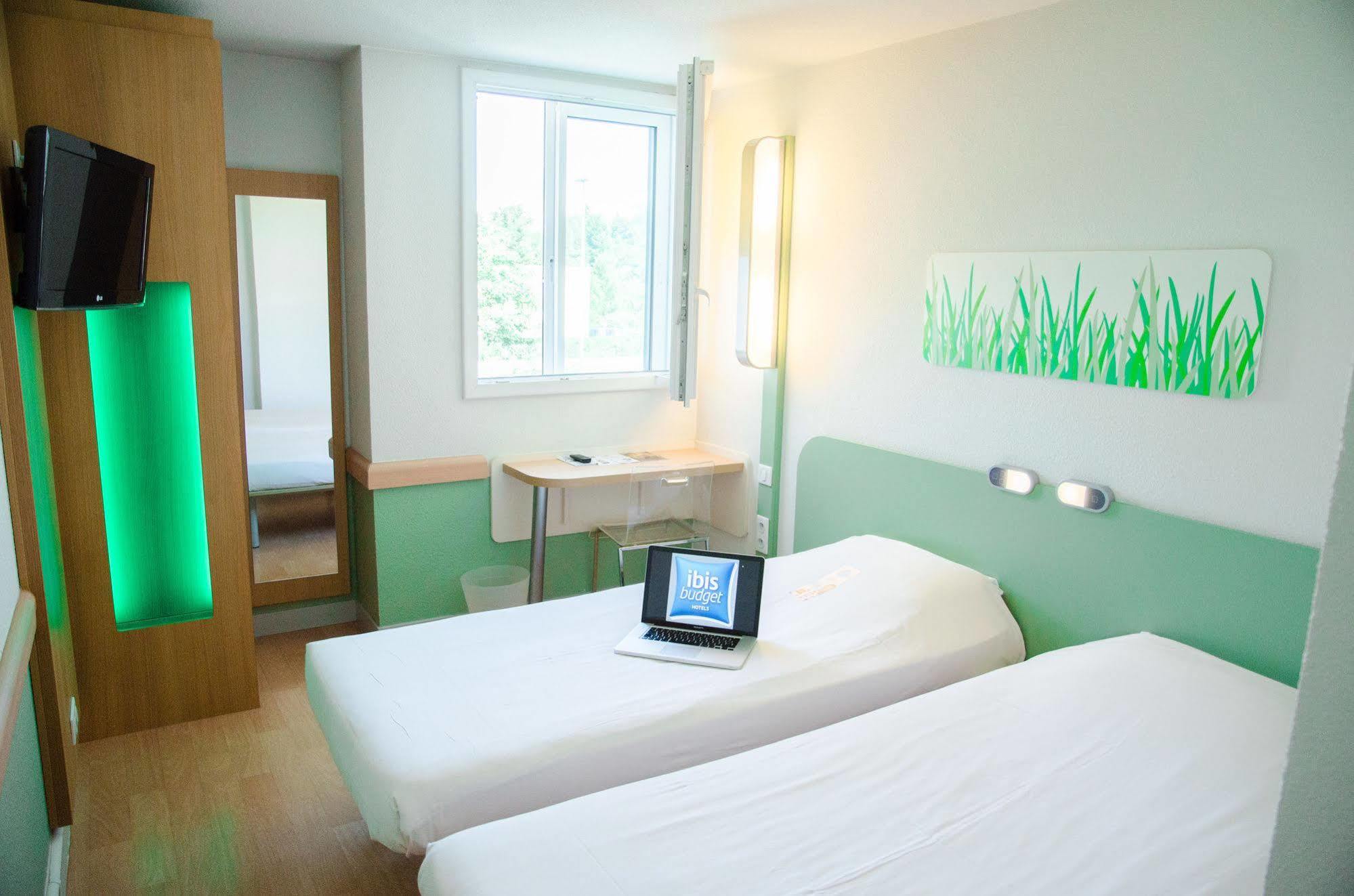 ไอบิส บัดเจ็ต ไอโรปอร์ เลอ บูร์เกต์ กาโรนอร์ Hotel เลอบล็องเมนิล ภายนอก รูปภาพ