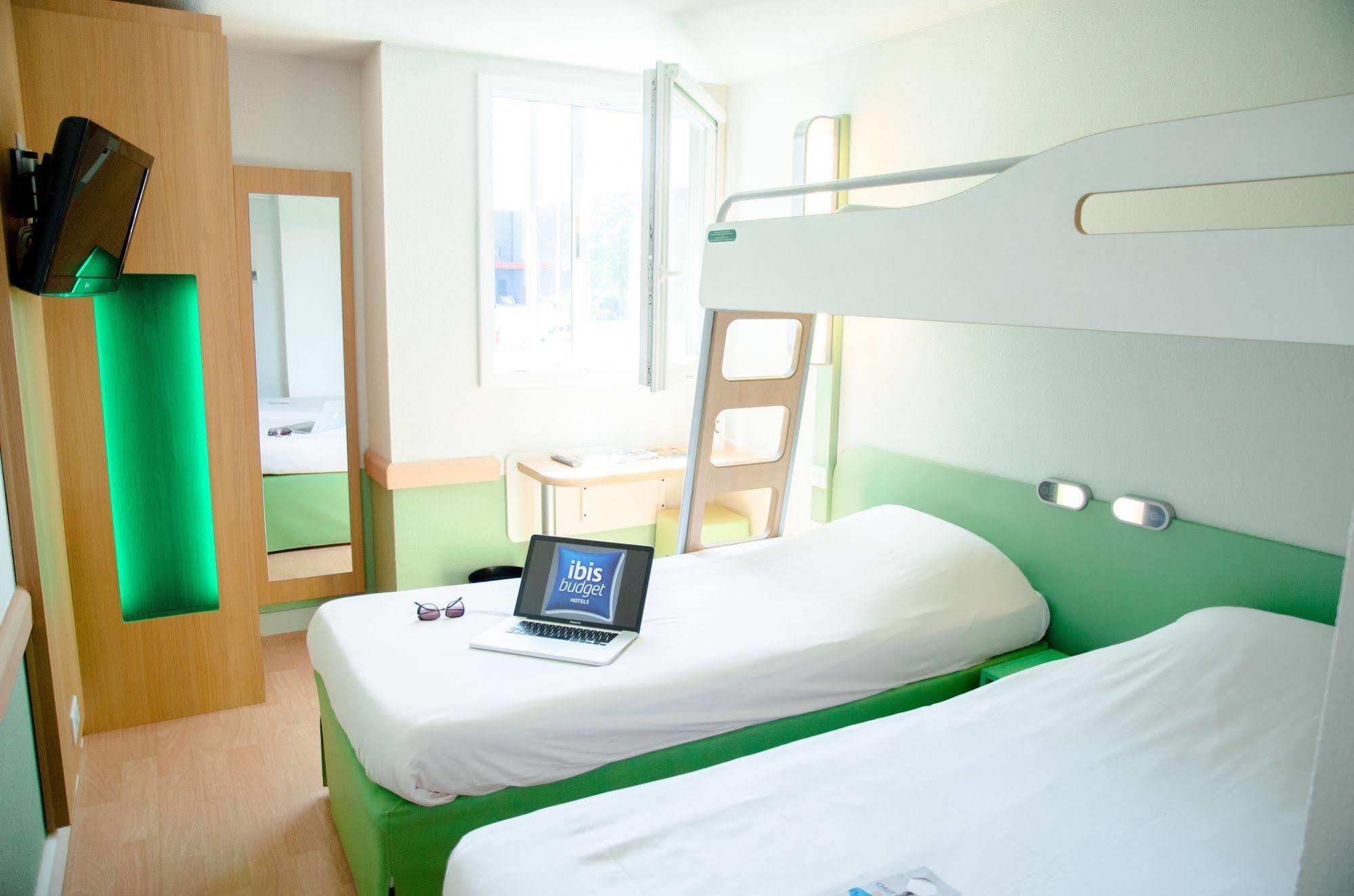ไอบิส บัดเจ็ต ไอโรปอร์ เลอ บูร์เกต์ กาโรนอร์ Hotel เลอบล็องเมนิล ภายนอก รูปภาพ