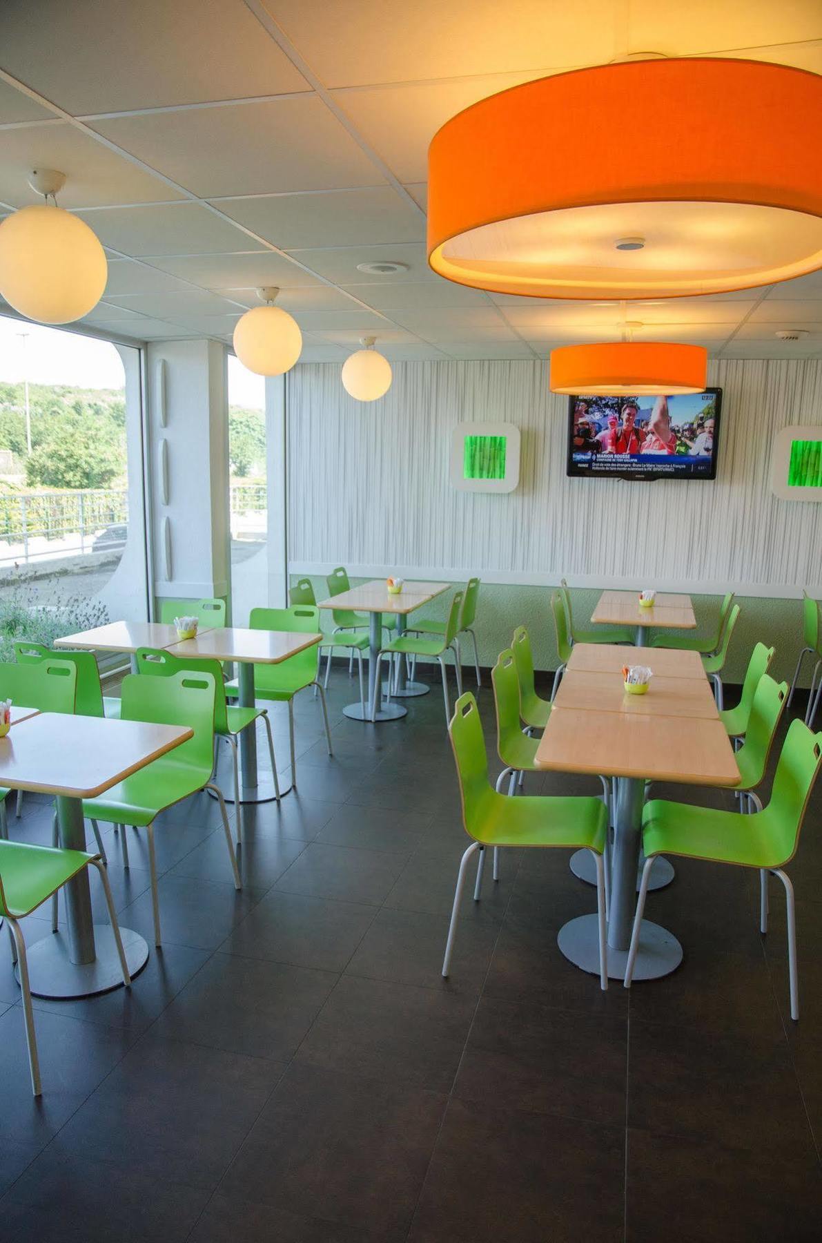 ไอบิส บัดเจ็ต ไอโรปอร์ เลอ บูร์เกต์ กาโรนอร์ Hotel เลอบล็องเมนิล ภายนอก รูปภาพ